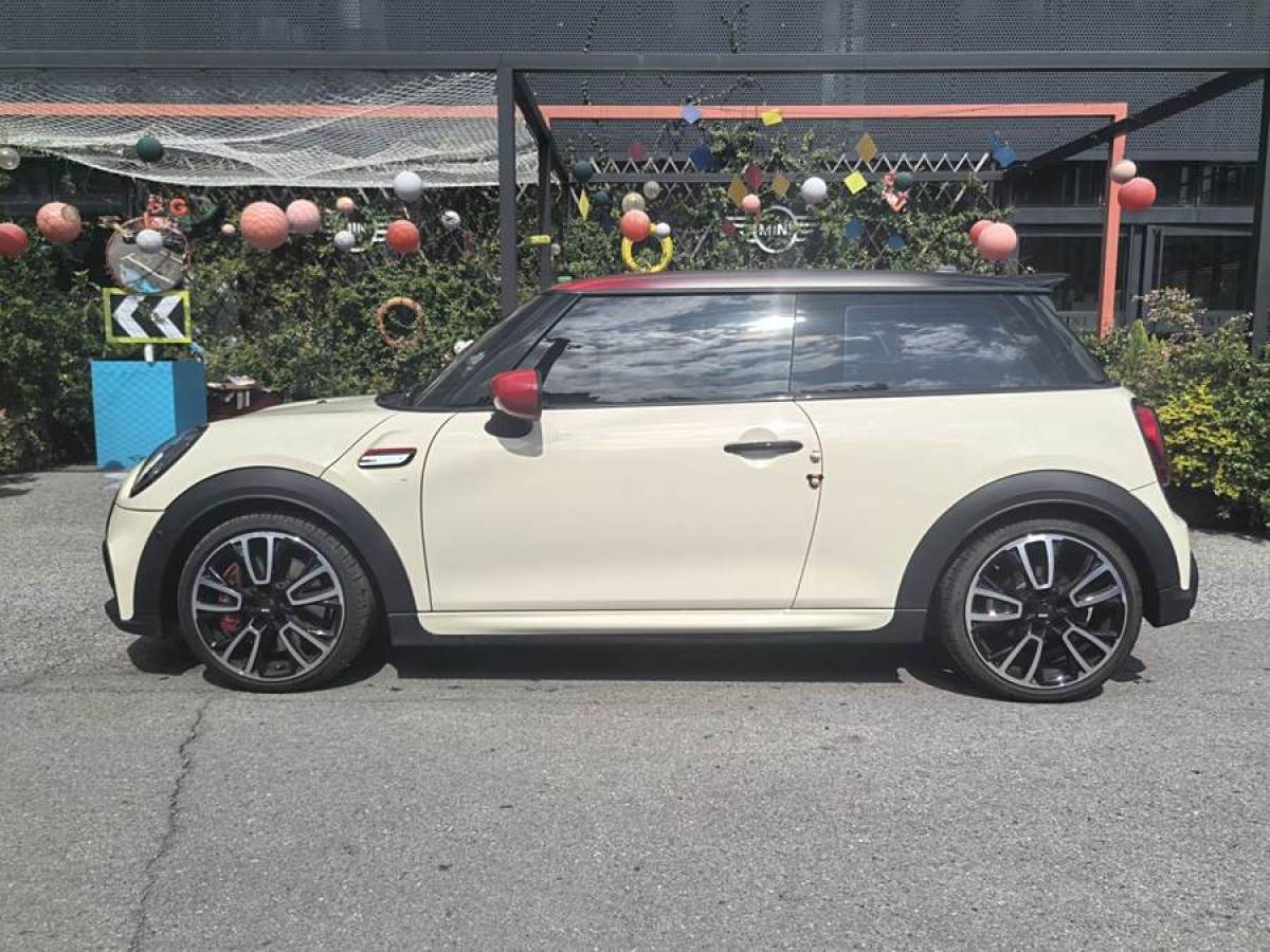 2023年1月MINI JCW  2023款 2.0T JOHN COOPER WORKS Pat Moss紀(jì)念版