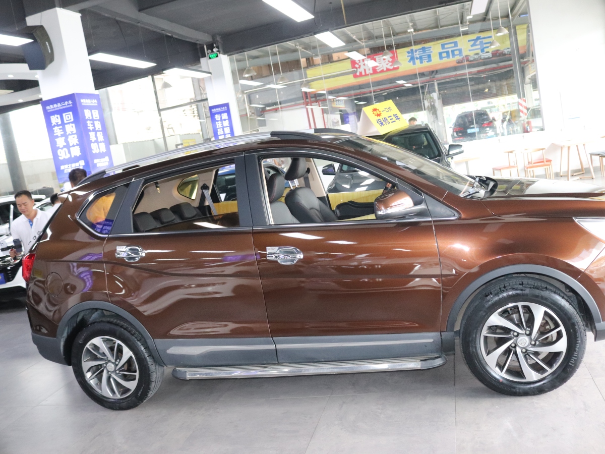 寶駿 560  2015款 1.8L 手動(dòng)豪華型圖片