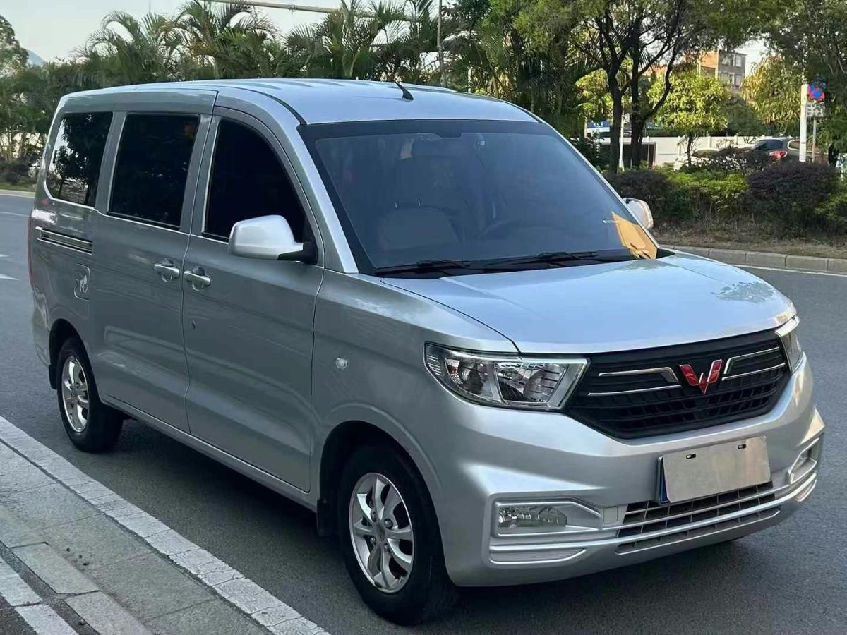 五菱 五菱宏光V  2020款 1.2L勁享版國(guó)VI LSI圖片