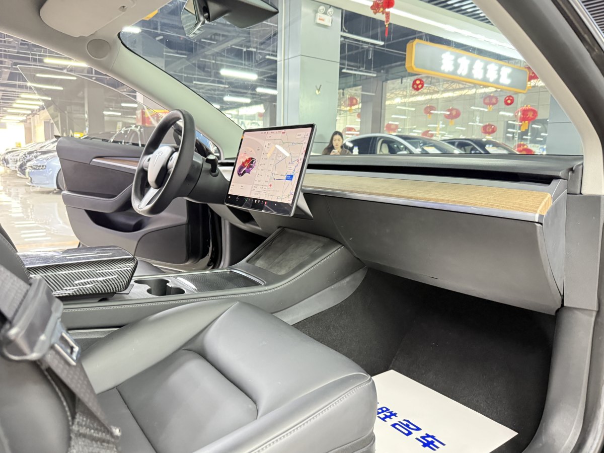 特斯拉 Model 3  2019款 標(biāo)準(zhǔn)續(xù)航后驅(qū)升級版圖片