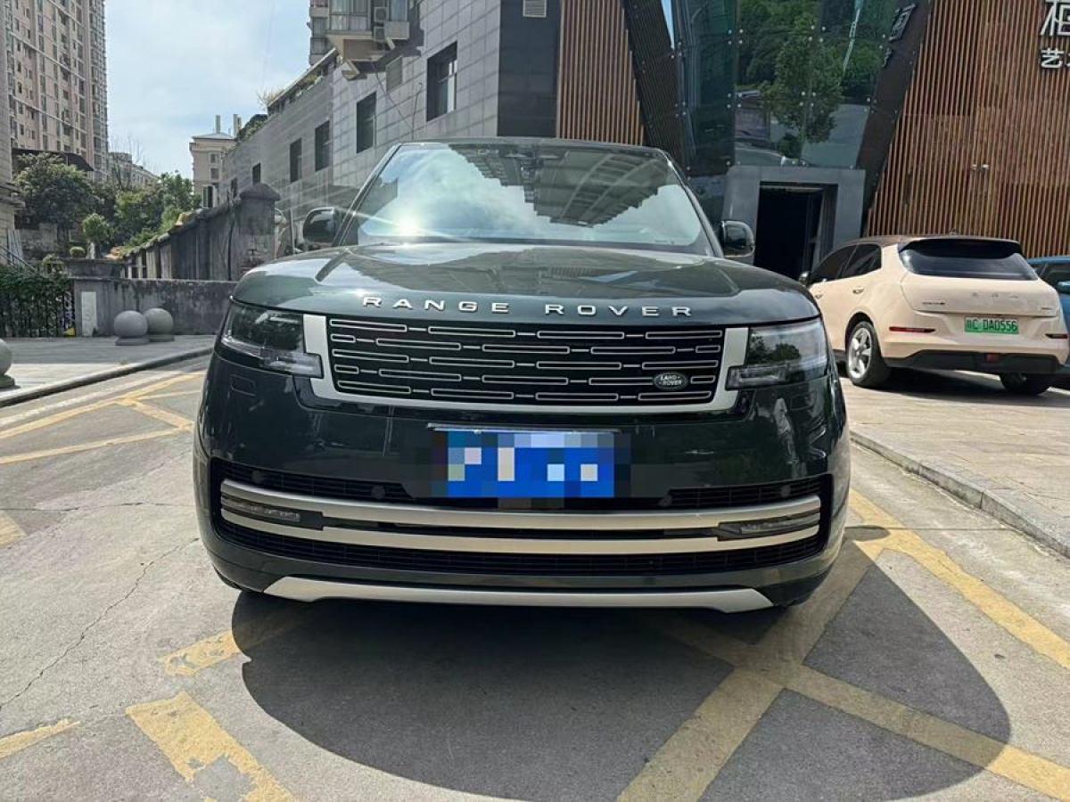 路虎 揽胜  2023款 改款 3.0 L6 400PS 盛世加长版图片