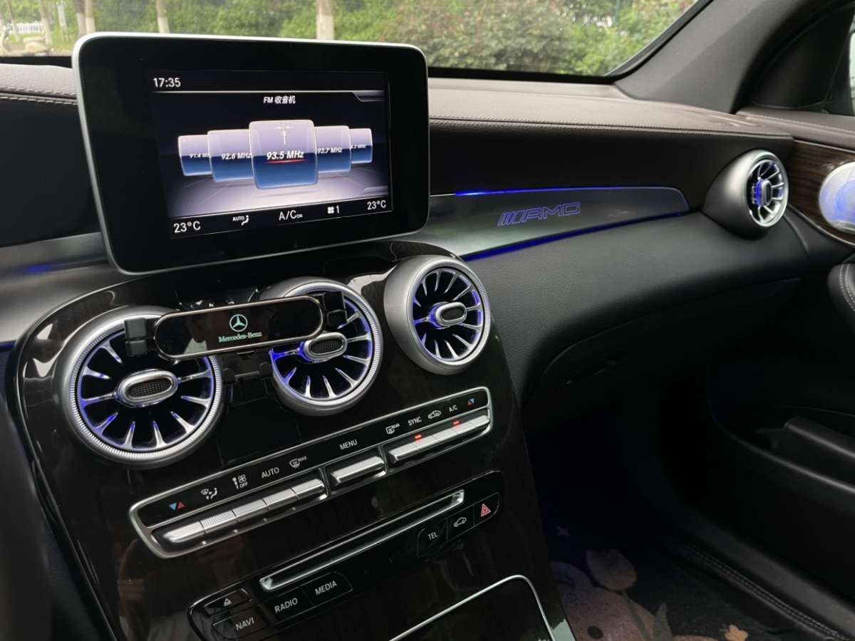 2018年05月奔驰 奔驰GLC  2018款 改款 GLC 260 4MATIC 动感型