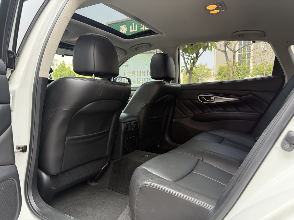 英菲尼迪 Q70  2017款 Q70L 2.5L 精英版圖片