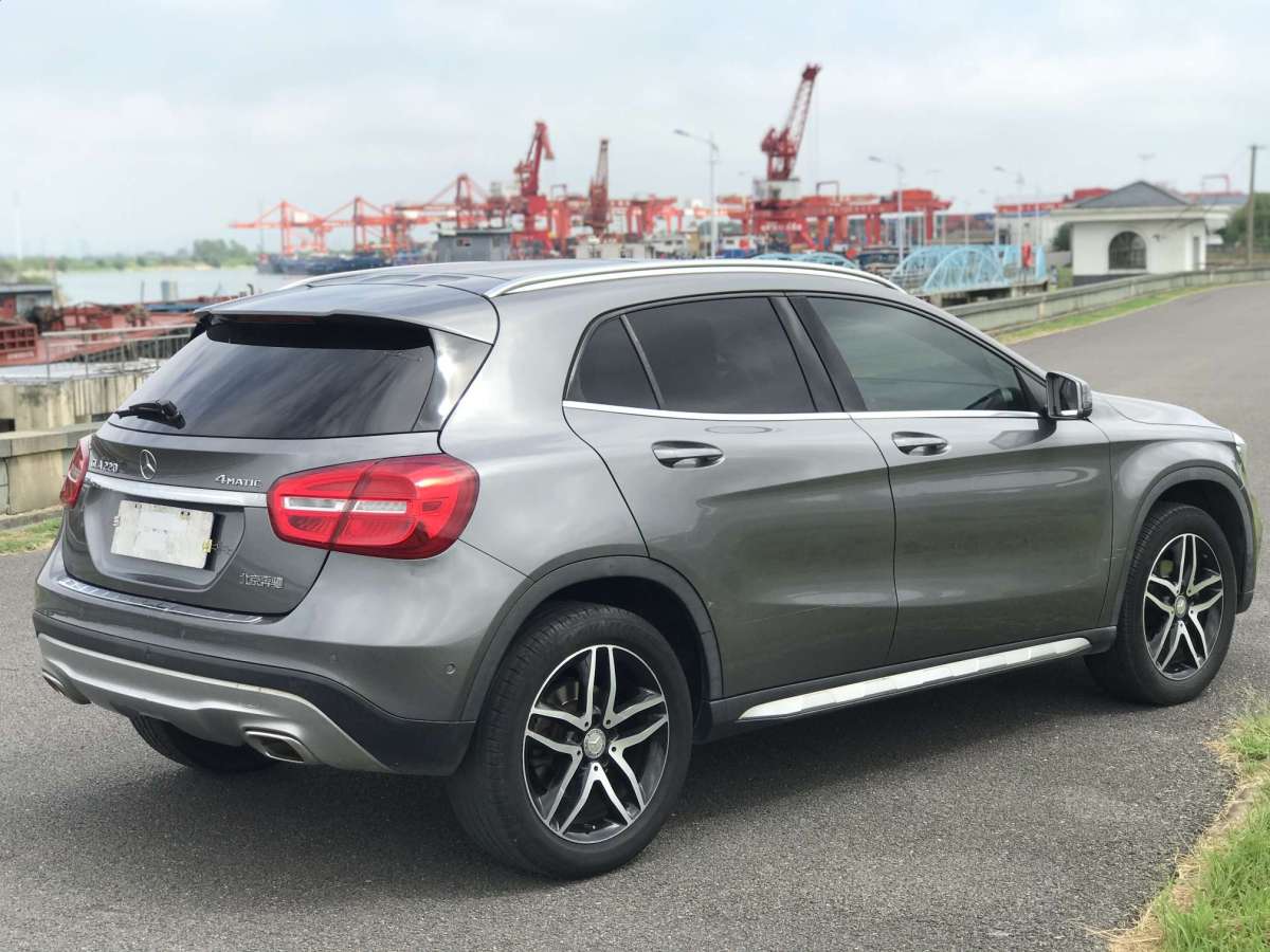 奔馳 奔馳GLA  2016款 GLA 220 4MATIC 時(shí)尚型圖片