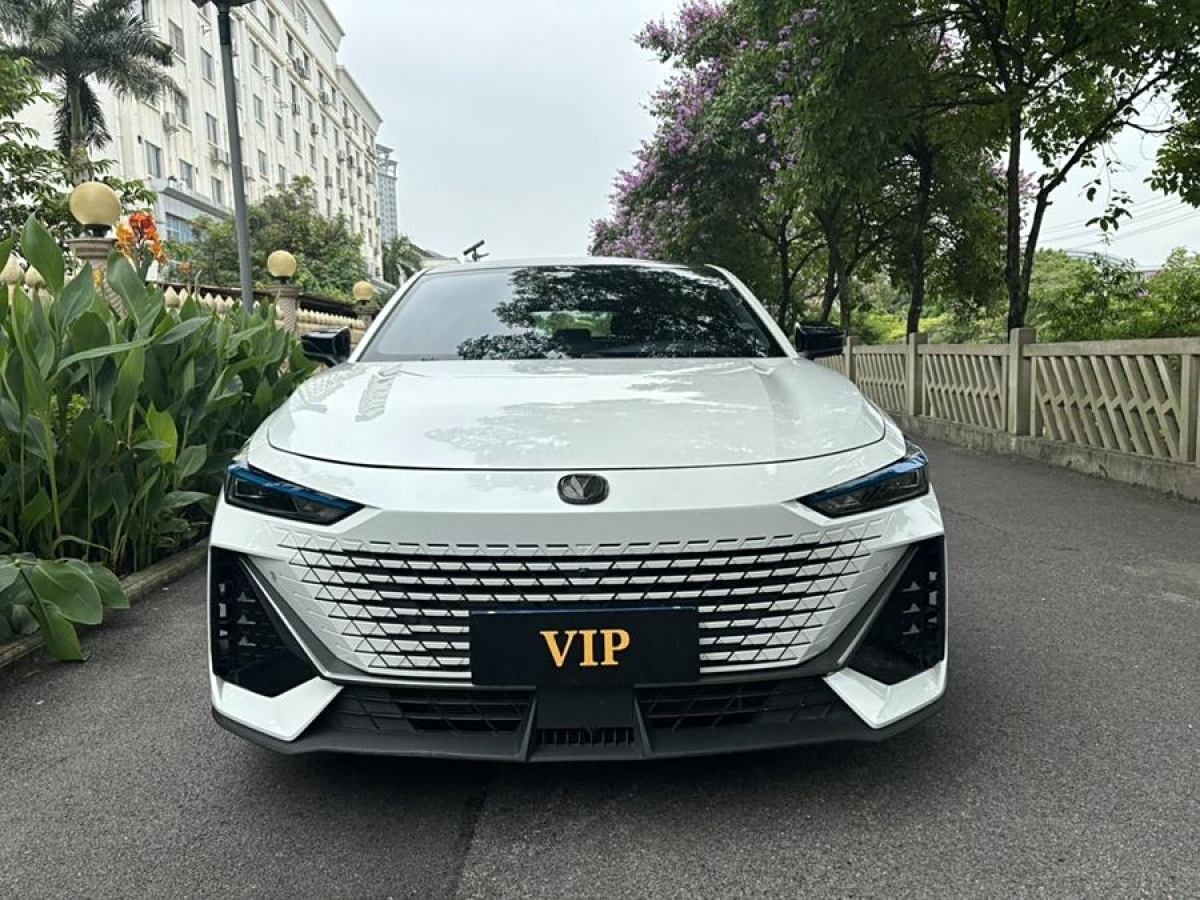 長(zhǎng)安 長(zhǎng)安UNI-V  2022款 1.5T 尊貴型圖片