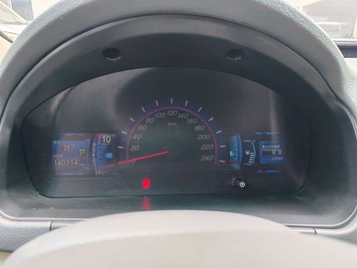 比亞迪 M6  2013款 2.4L 自動尊貴型圖片