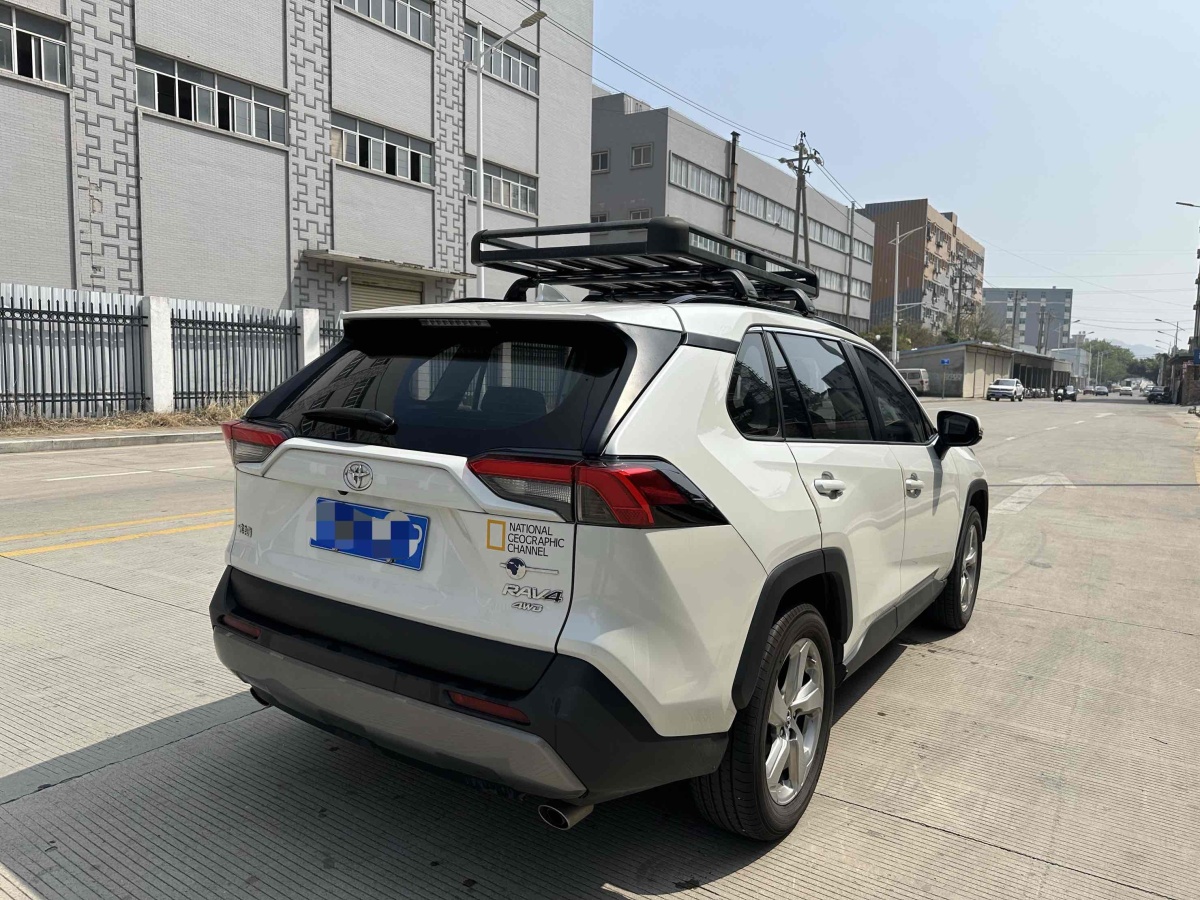 2020年12月豐田 RAV4  2018款 榮放 2.0L CVT兩驅(qū)風(fēng)尚版