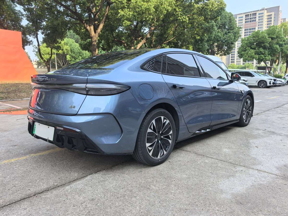 比亞迪 海豹  2022款 550km 標(biāo)準(zhǔn)續(xù)航后驅(qū)版尊貴型圖片