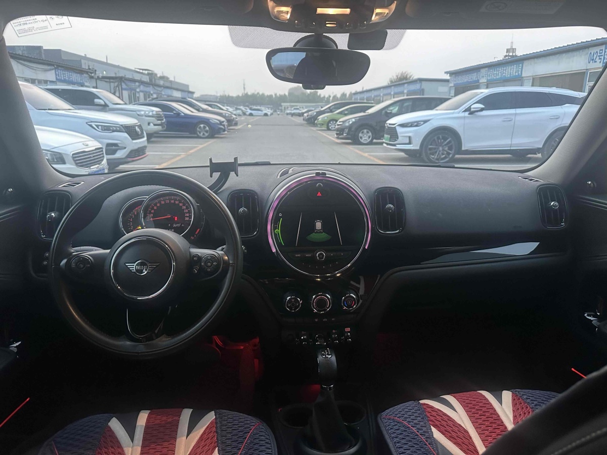 MINI COUNTRYMAN  2019款 1.5T COOPER 經(jīng)典派周末旅行版圖片