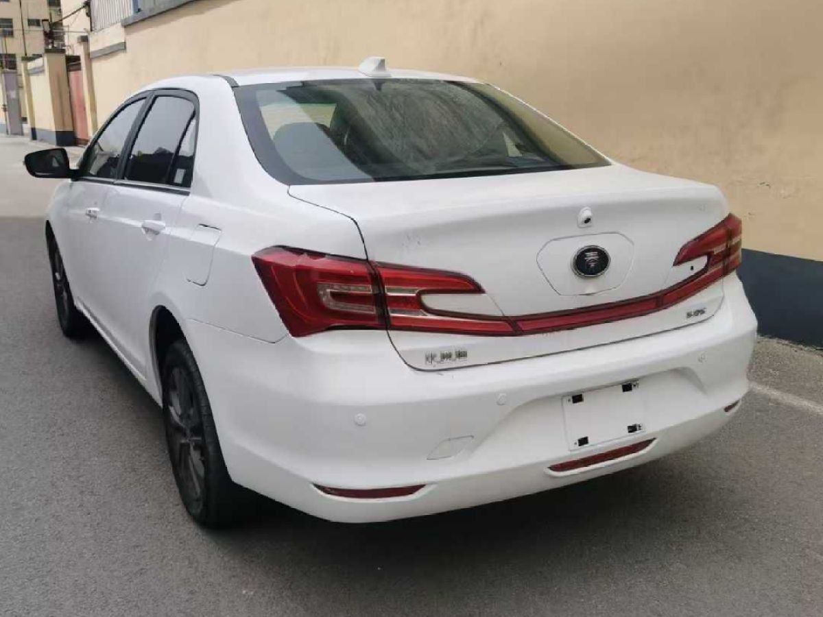 比亞迪 秦Pro  2018款 1.5L 手動(dòng)智聯(lián)鋒動(dòng)型圖片