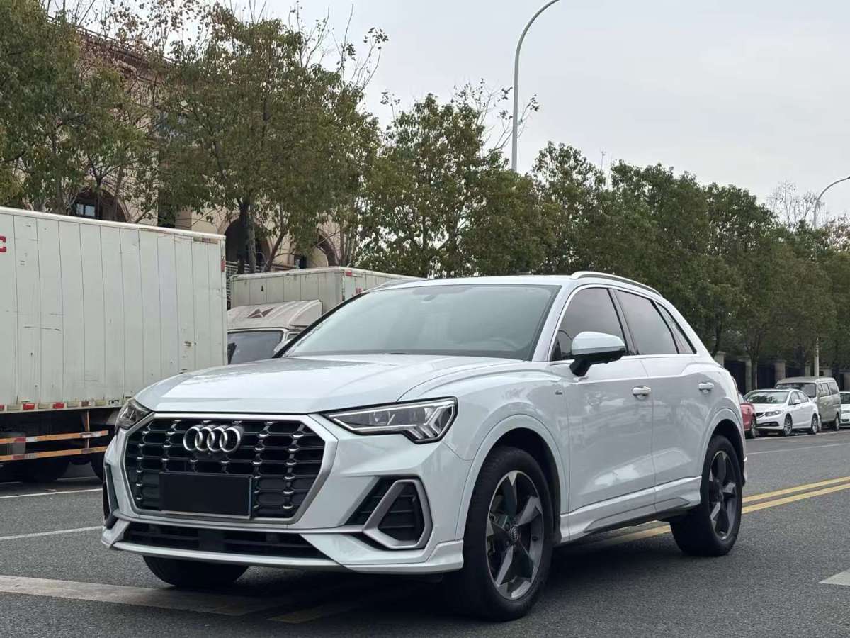 奧迪 奧迪Q3  2020款 35 TFSI 進(jìn)取動(dòng)感型圖片