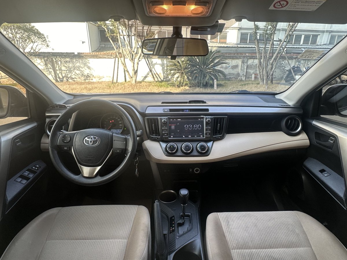 豐田 RAV4  2018款 榮放 2.0L CVT兩驅(qū)都市版圖片