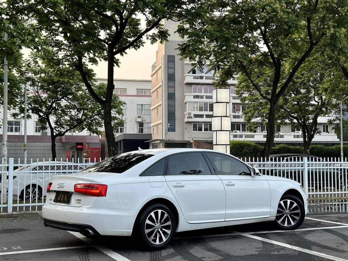 奧迪 奧迪A6L  2012款 TFSI 標(biāo)準(zhǔn)型圖片