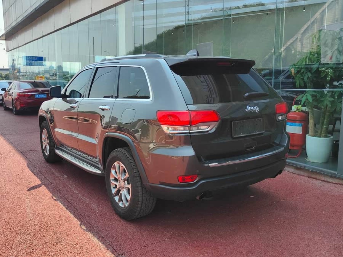 Jeep 大切諾基  2015款 3.0TD 柴油 精英導(dǎo)航版圖片