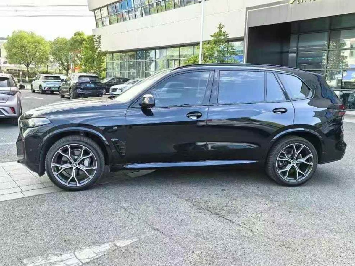 寶馬 寶馬X5  2024款 xDrive 40Li 尊享型黑焰限量版圖片