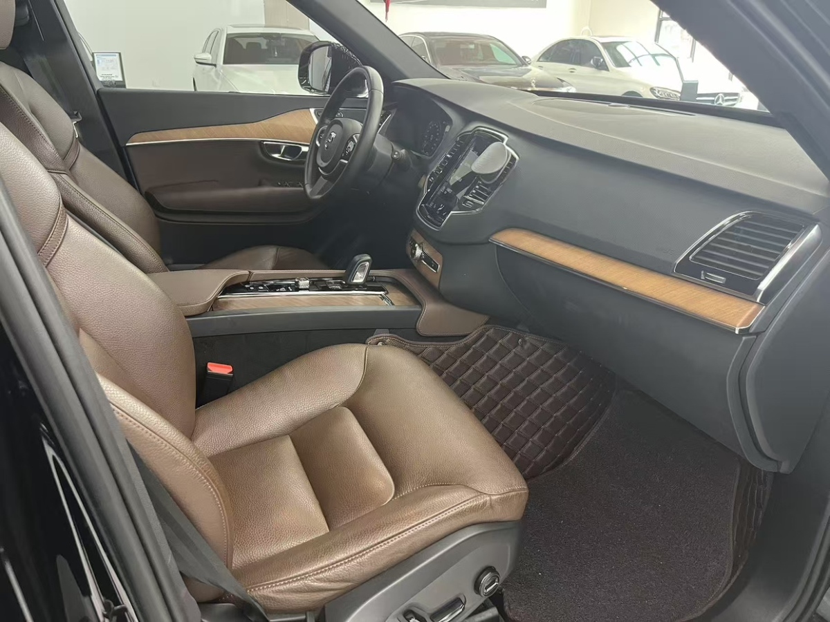 沃爾沃 XC90  2021款 B6 智逸運(yùn)動(dòng)版 7座圖片