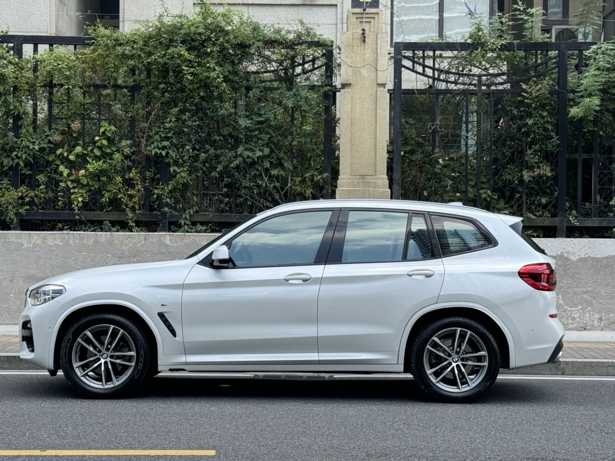 寶馬 寶馬X3  2018款 xDrive30i 領(lǐng)先型 M運(yùn)動(dòng)套裝 國(guó)V圖片