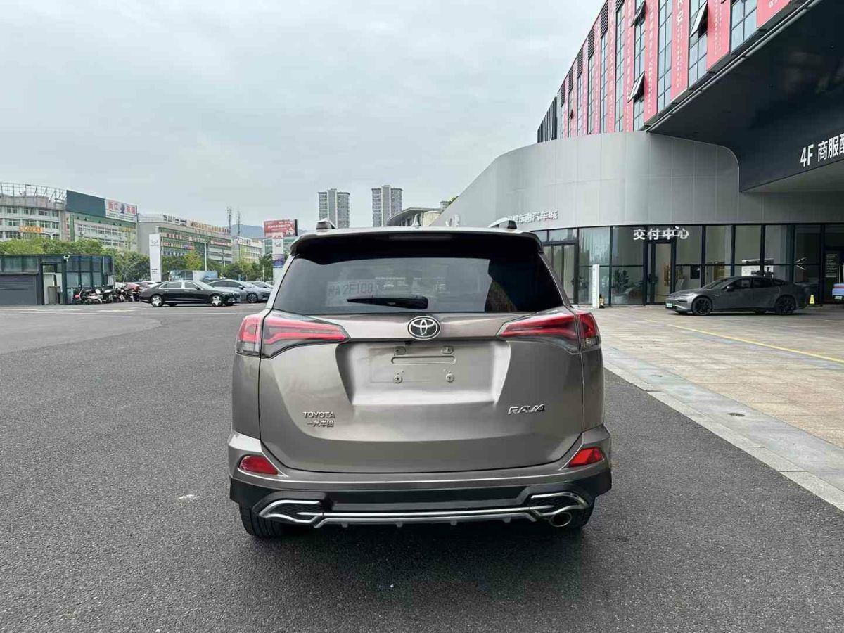 豐田 RAV4榮放  2018款 2.0L CVT兩驅(qū)風尚X版圖片