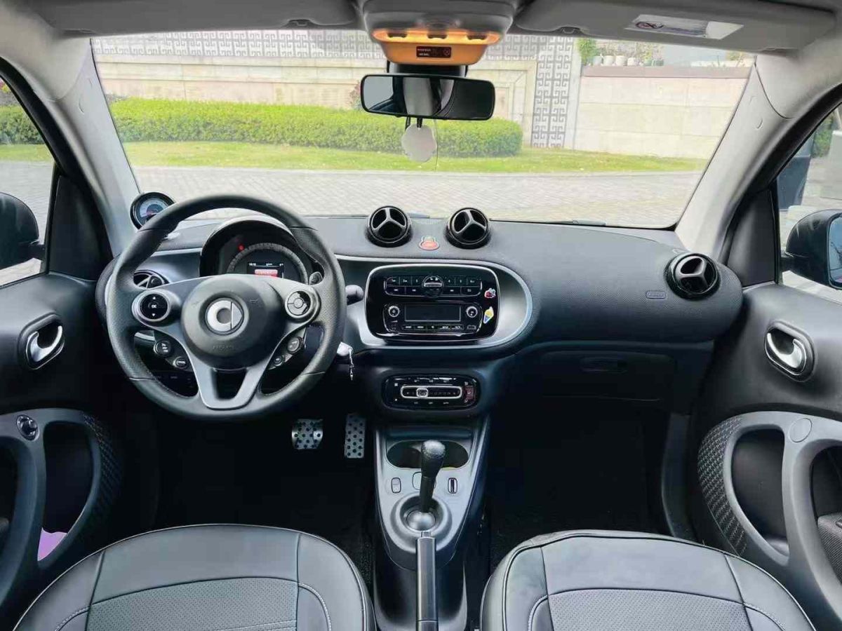 smart fortwo  2018款 0.9T 66千瓦20周年特別版圖片