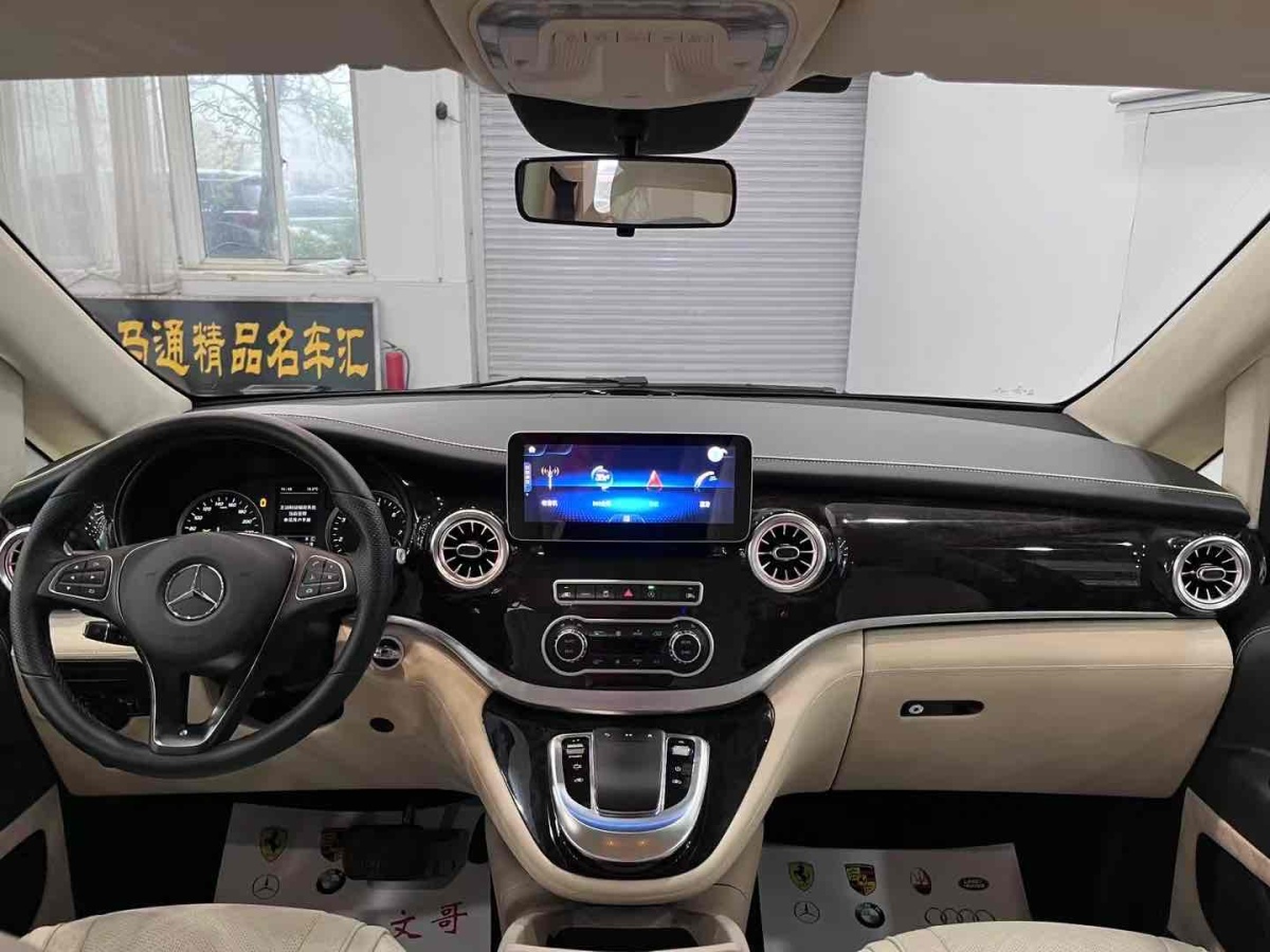 奔馳 威霆  2021款 2.0T 商務(wù)版 7座圖片