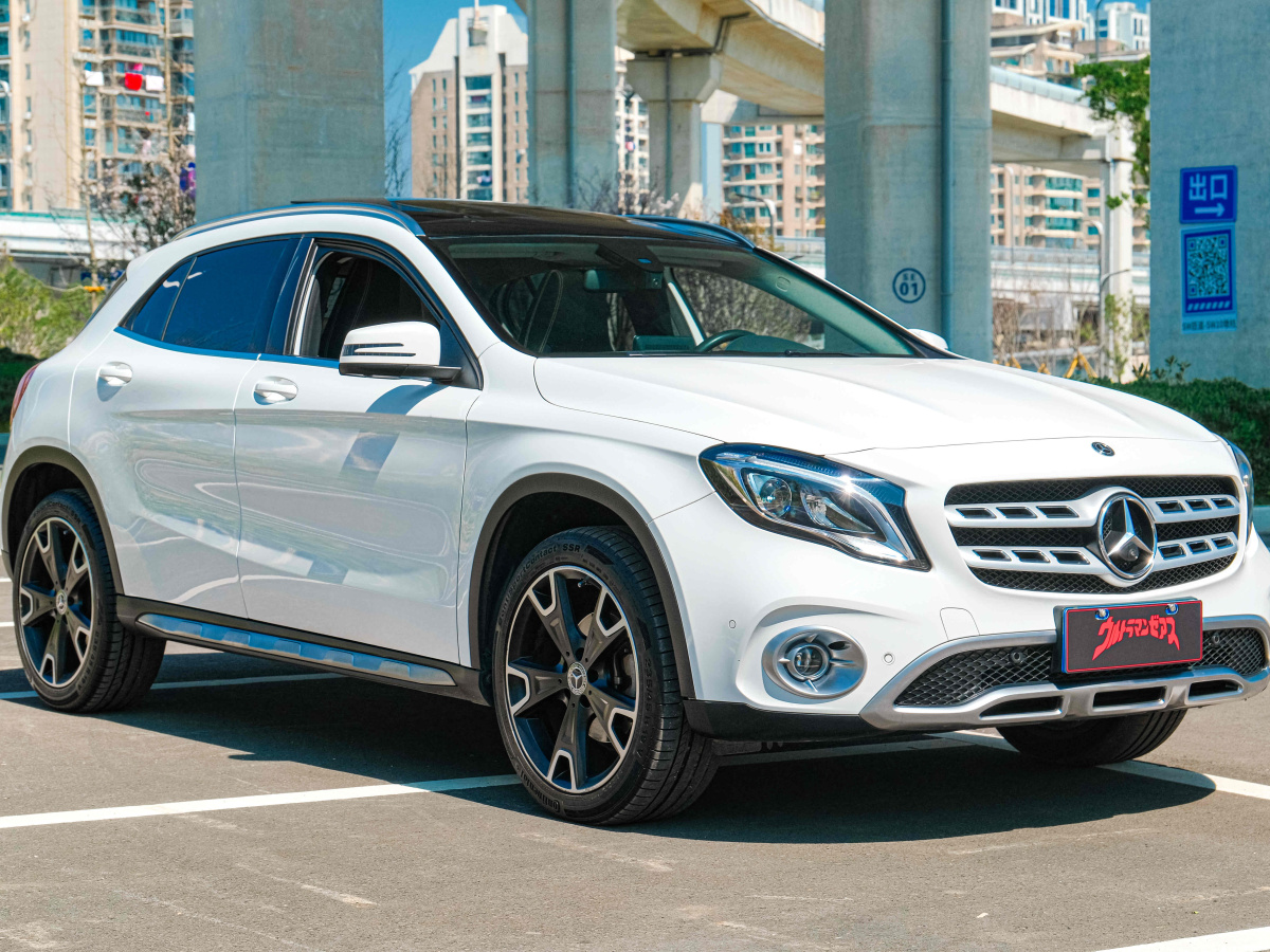 奔馳 奔馳GLA  2017款 GLA 220 4MATIC 時(shí)尚型圖片