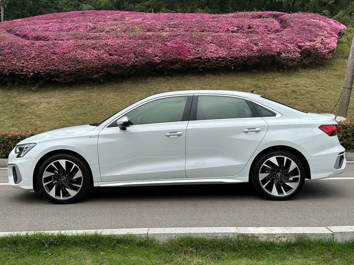 奧迪 奧迪A3  2024款 A3L Limousine 35 TFSI 時(shí)尚運(yùn)動(dòng)型圖片