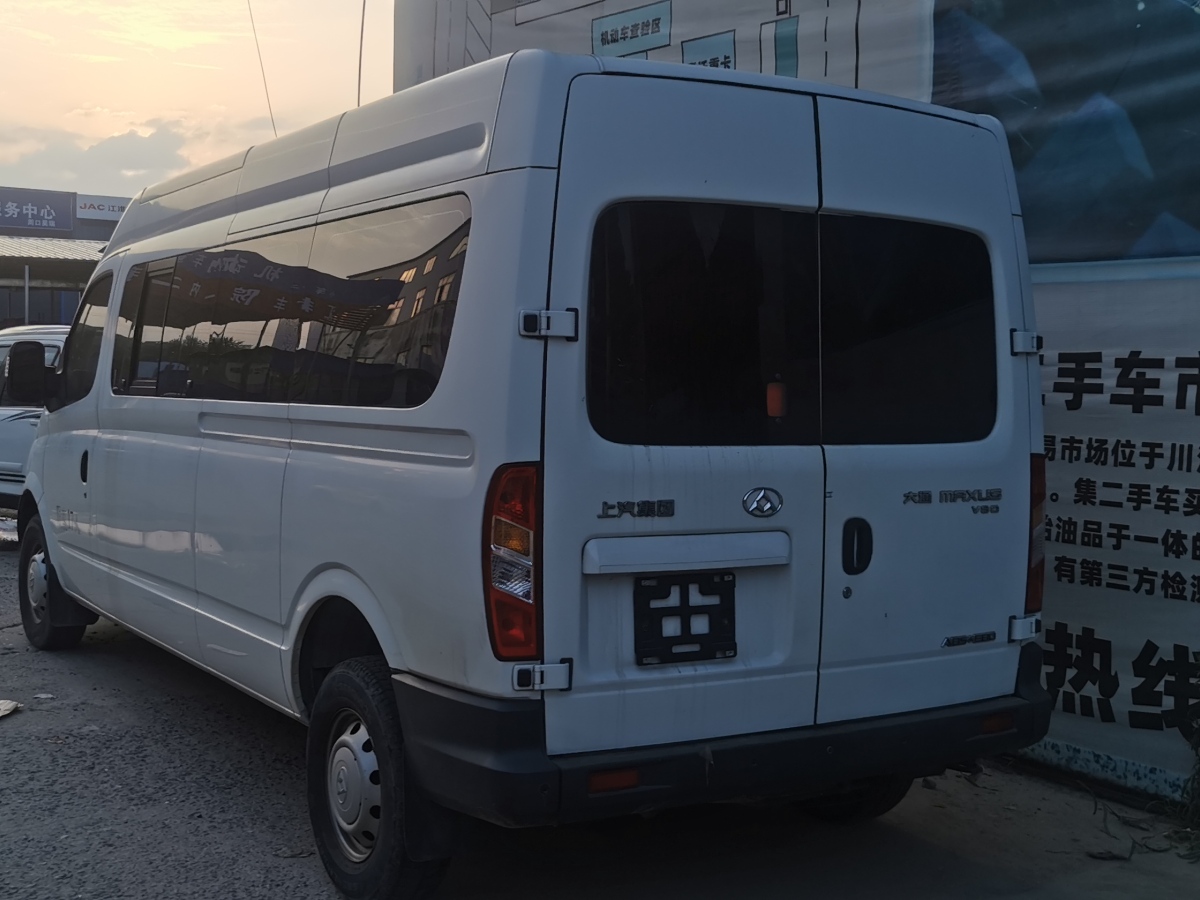 上汽大通 V80  2018款 2.5T 6擋手動(dòng)商旅加長(zhǎng)軸中頂17-18座圖片