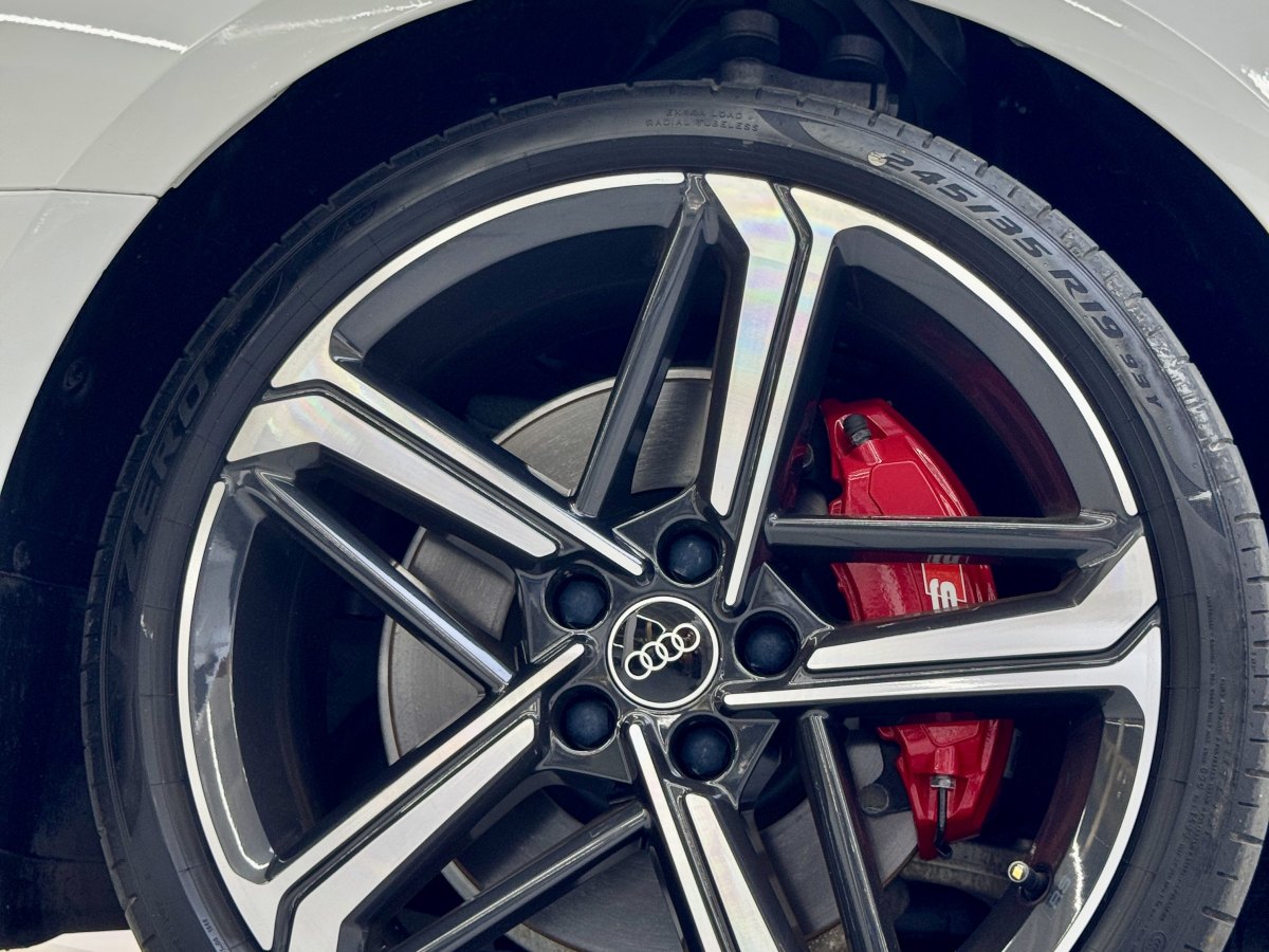 2022年2月奧迪 奧迪A4L  2022款 45 TFSI quattro 臻選動感型