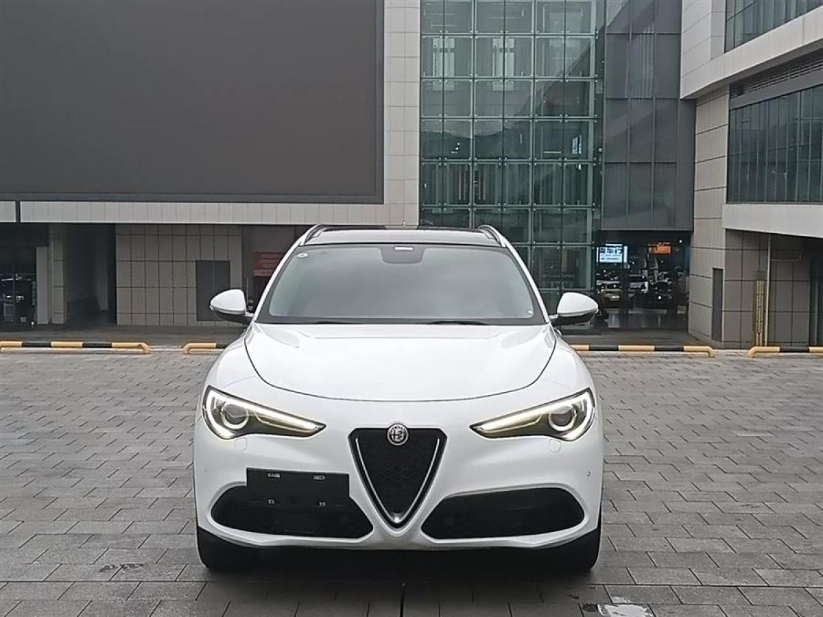 阿爾法·羅密歐 Stelvio  2017款 2.0T 200HP 豪華版圖片