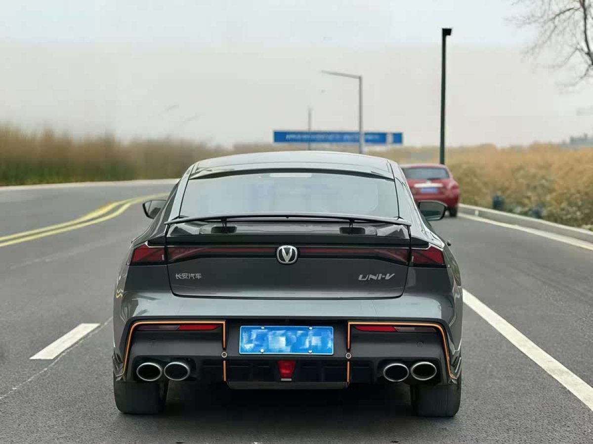 長(zhǎng)安 長(zhǎng)安UNI-V  2022款 1.5T 運(yùn)動(dòng)版圖片