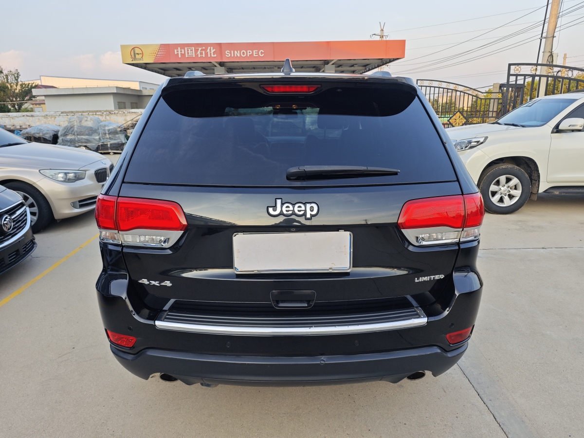 Jeep 大切諾基  2014款 3.0L 舒享導(dǎo)航版圖片