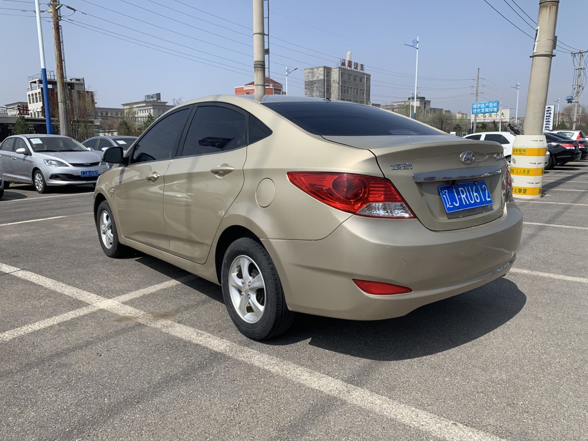 現(xiàn)代 瑞納  2010款 三廂 1.4L 手動(dòng)標(biāo)準(zhǔn)型GL圖片