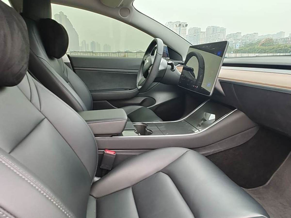 特斯拉 Model 3  2019款 標(biāo)準(zhǔn)續(xù)航后驅(qū)升級(jí)版圖片