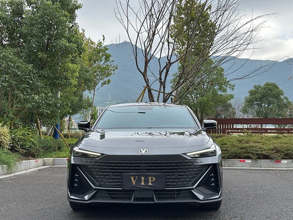 長安 長安UNI-V  2023款 1.5T 尊貴型圖片