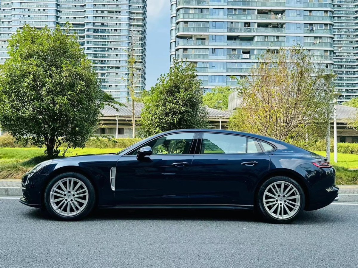 2018年8月保時(shí)捷 Panamera  2017款 Panamera 4 行政加長版 3.0T