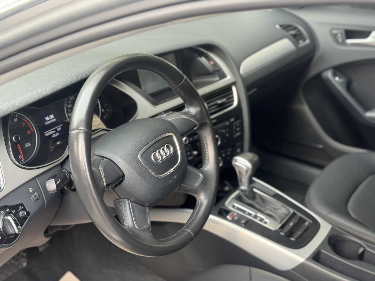 奧迪 奧迪A4L  2013款 30 TFSI 自動(dòng)舒適型圖片