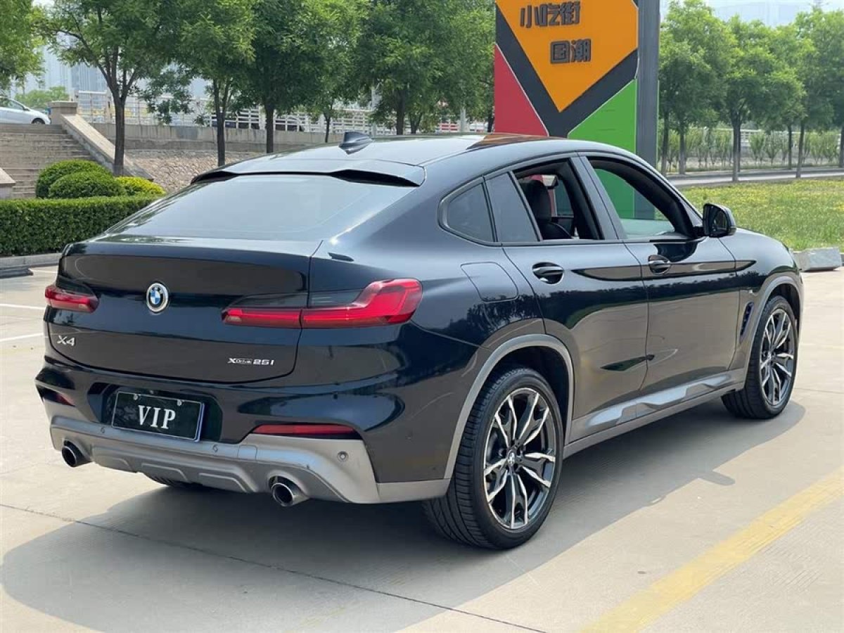 寶馬 寶馬X4  2019款 xDrive25i M越野套裝圖片