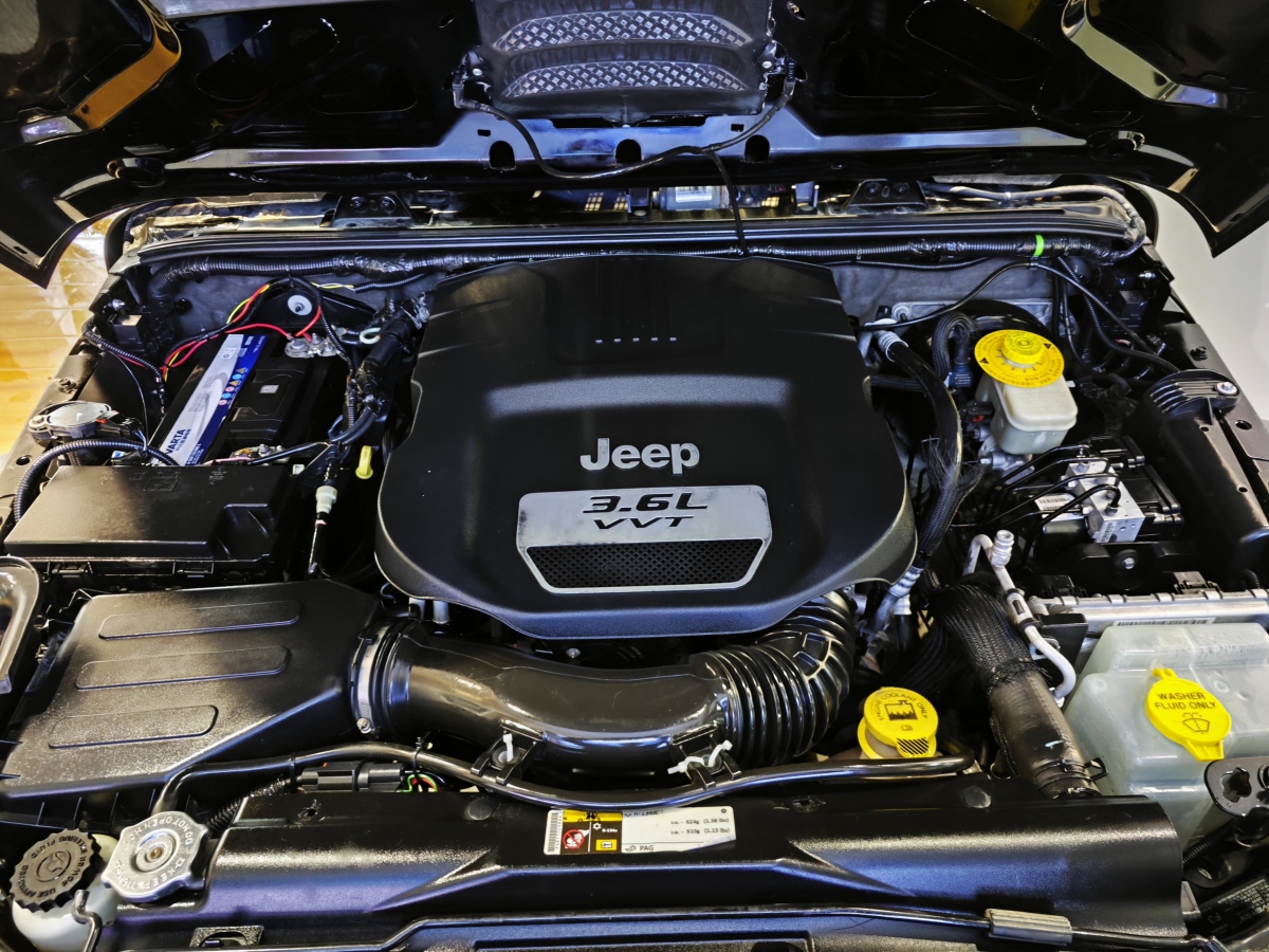 Jeep 牧马人  2013款 3.6L 四门十周年纪念版图片