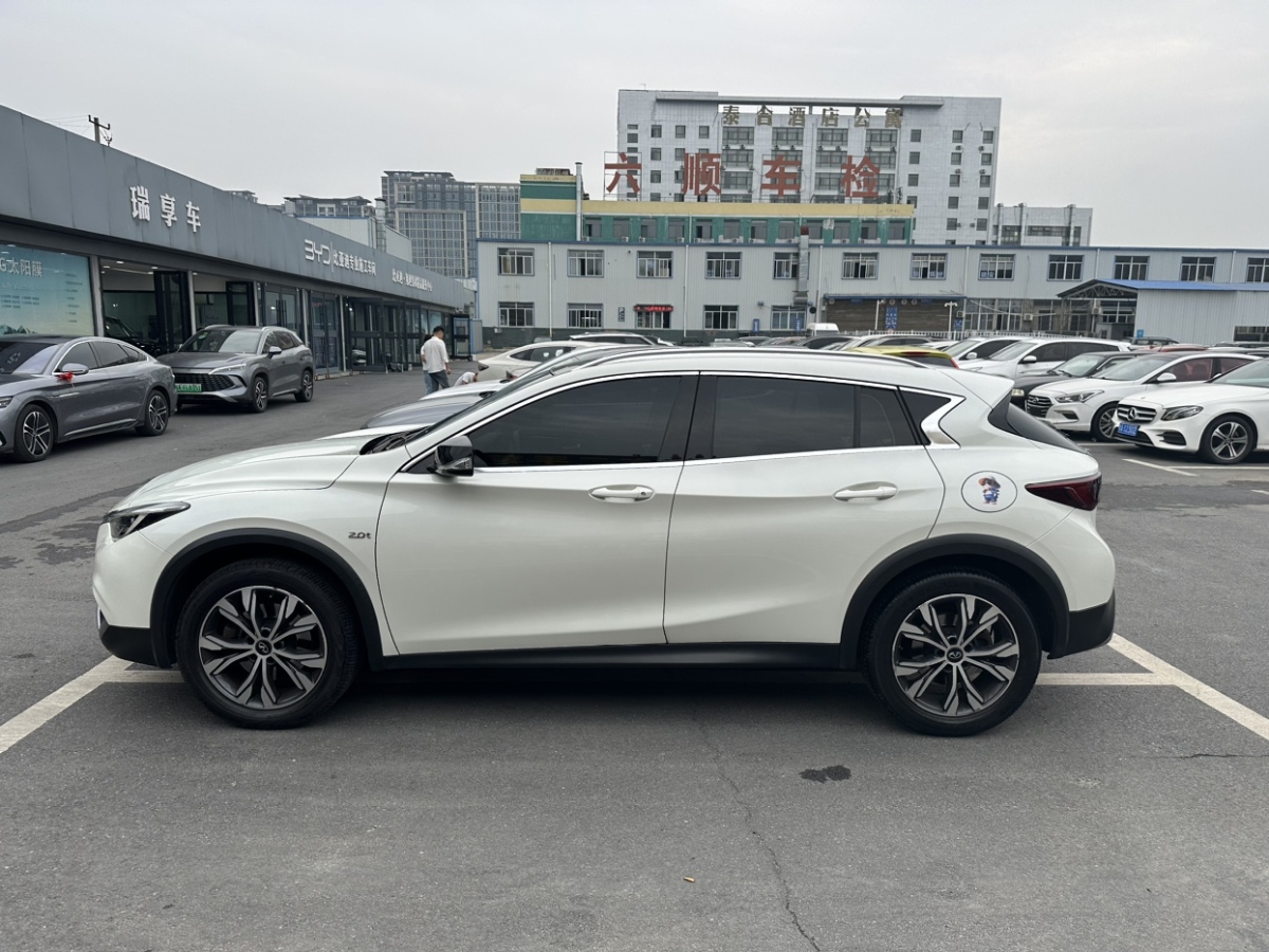 2017年02月英菲尼迪 QX30  2017款 2.0T 四驅(qū)時尚版