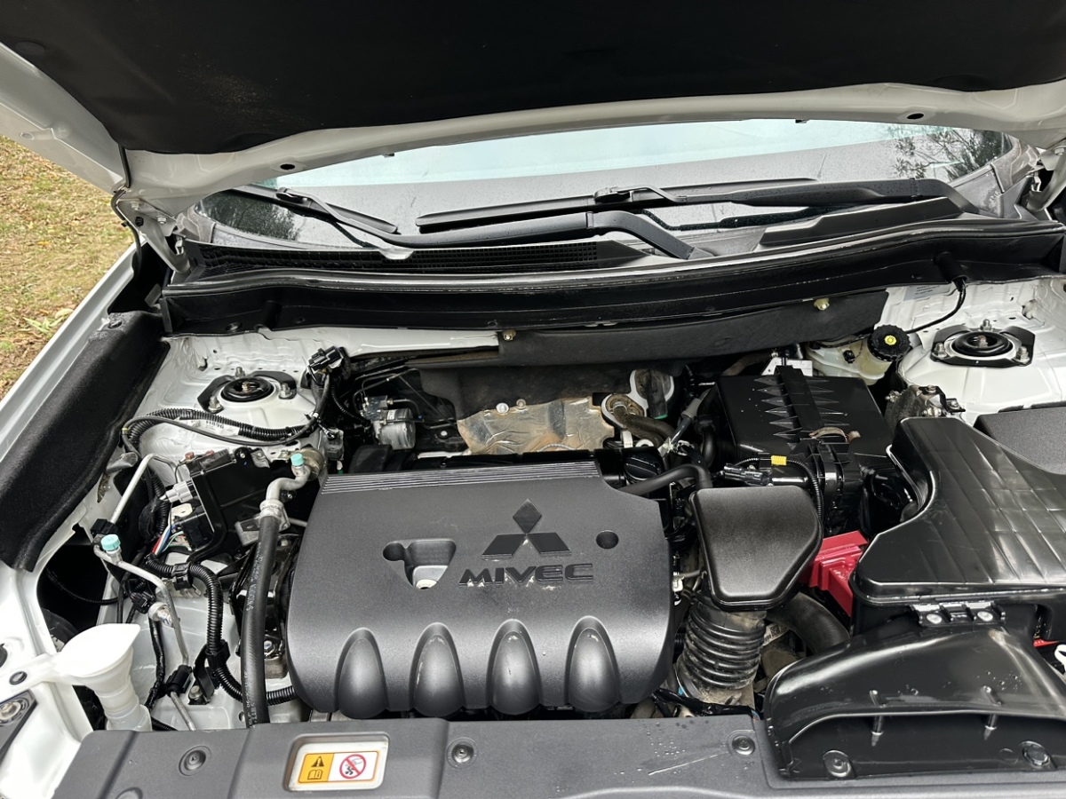 三菱 欧蓝德  2018款 2.4L 四驱精英版 5座图片
