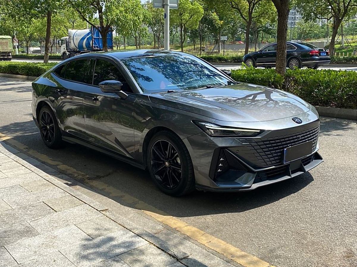 長(zhǎng)安 長(zhǎng)安UNI-V  2022款 1.5T 尊貴型圖片