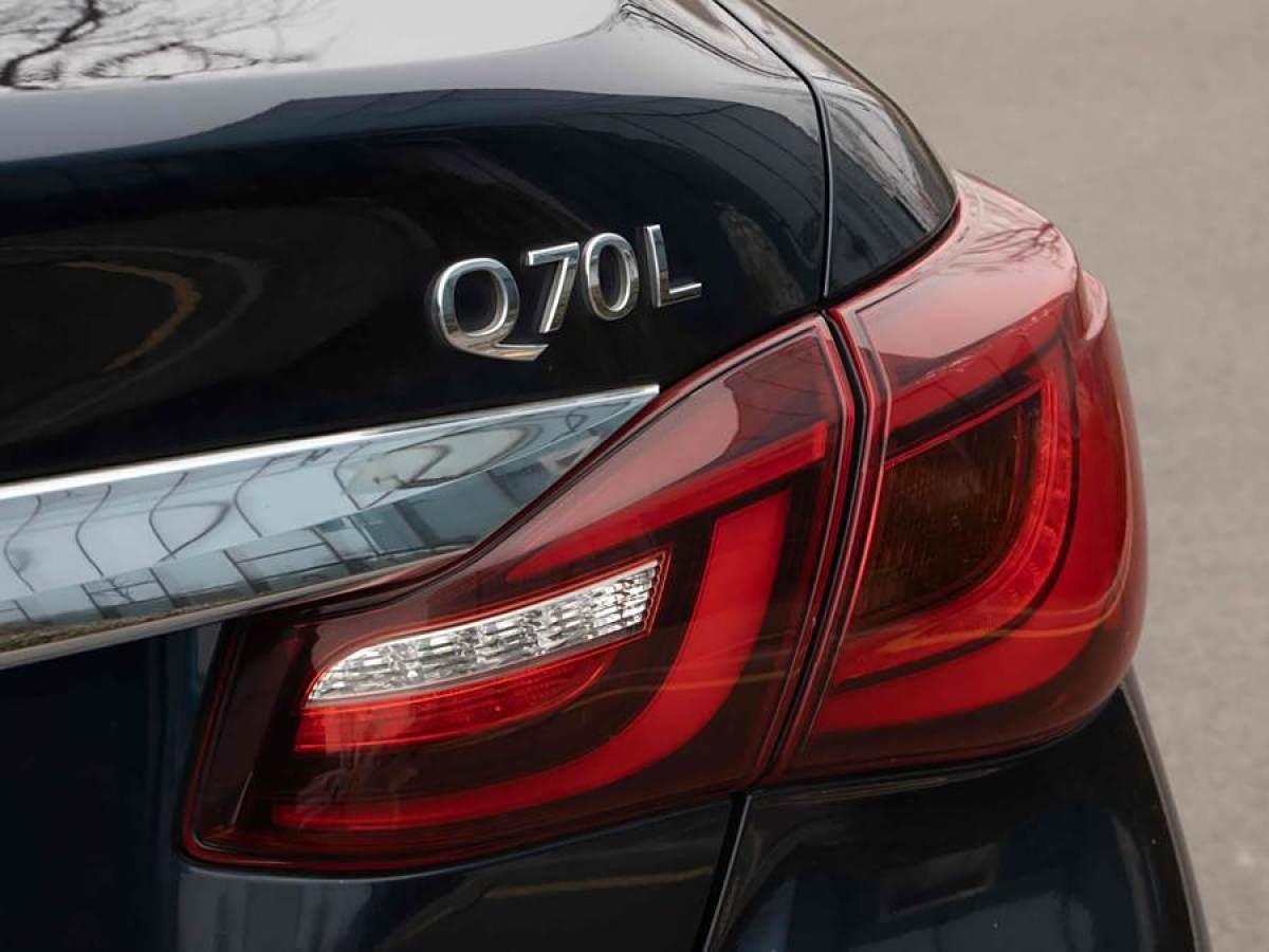 英菲尼迪 Q70  2019款 Q70L 2.0T 豪華版圖片