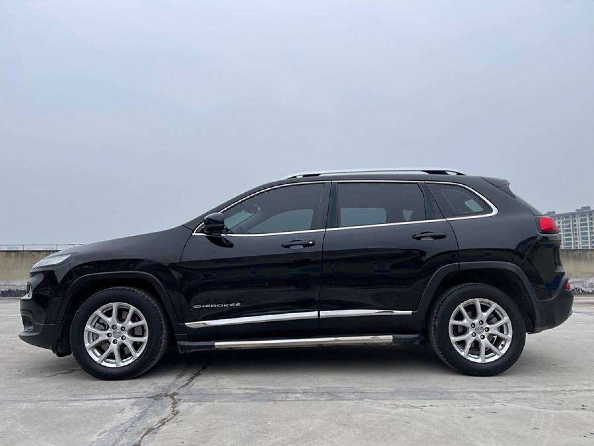 Jeep 自由光  2016款 2.0L 優(yōu)越版圖片