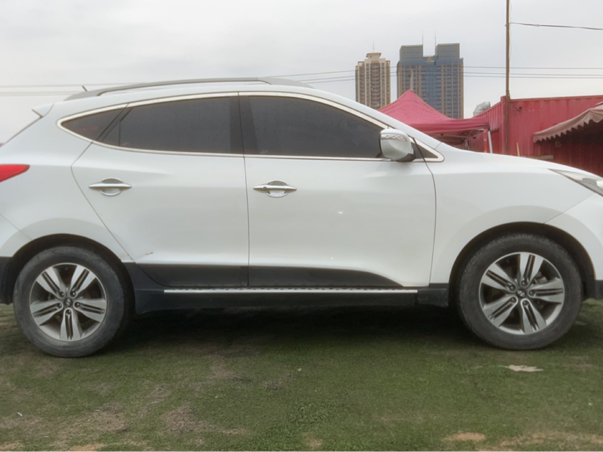 現(xiàn)代 ix35  2012款 2.0 GLS 四驅(qū)尊貴導航版圖片