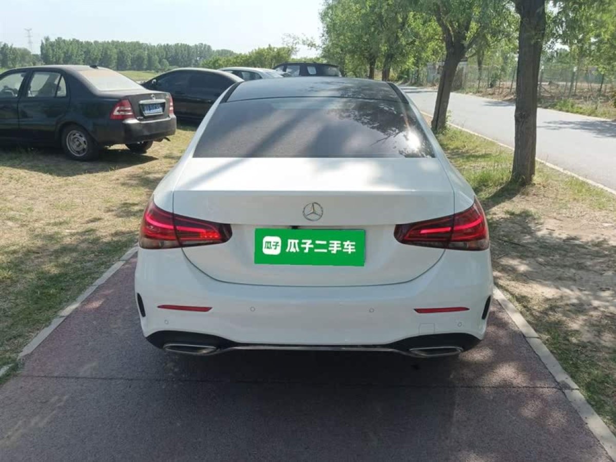 奔馳 奔馳A級  2019款  改款 A 180 L 運動轎車圖片