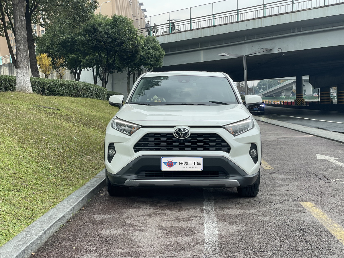 豐田 RAV4  2018款 榮放 2.0L CVT兩驅(qū)風(fēng)尚版圖片