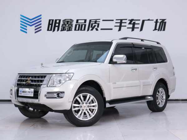 三菱 帕杰罗 2019款 帕杰罗V97 3.8L GLS 八气 双差 天窗(中东)