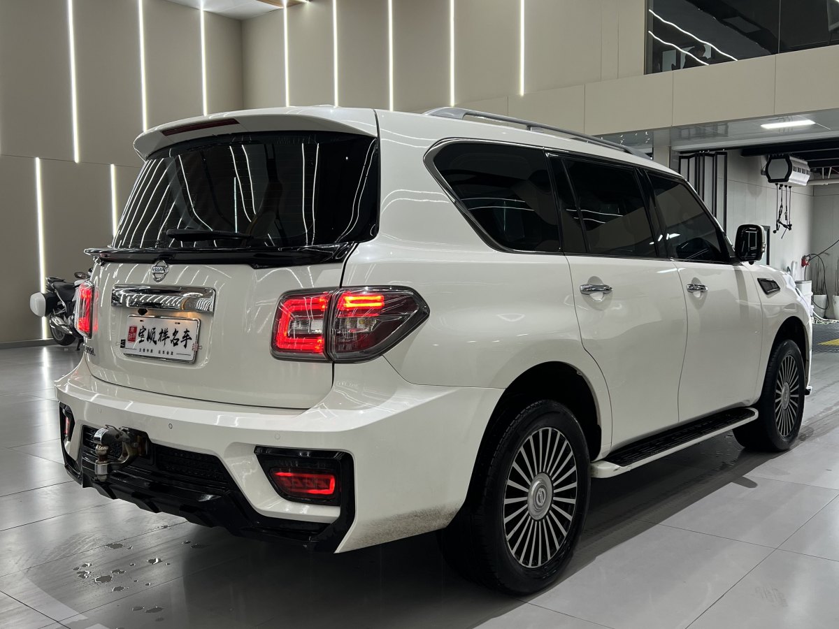 日產(chǎn) 途樂(lè)  2018款 4.0L 鉑金型圖片