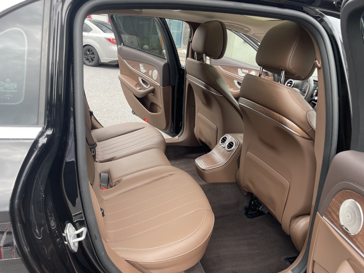 奔馳 奔馳E級(jí)  2023款 E 300 L 豪華型圖片