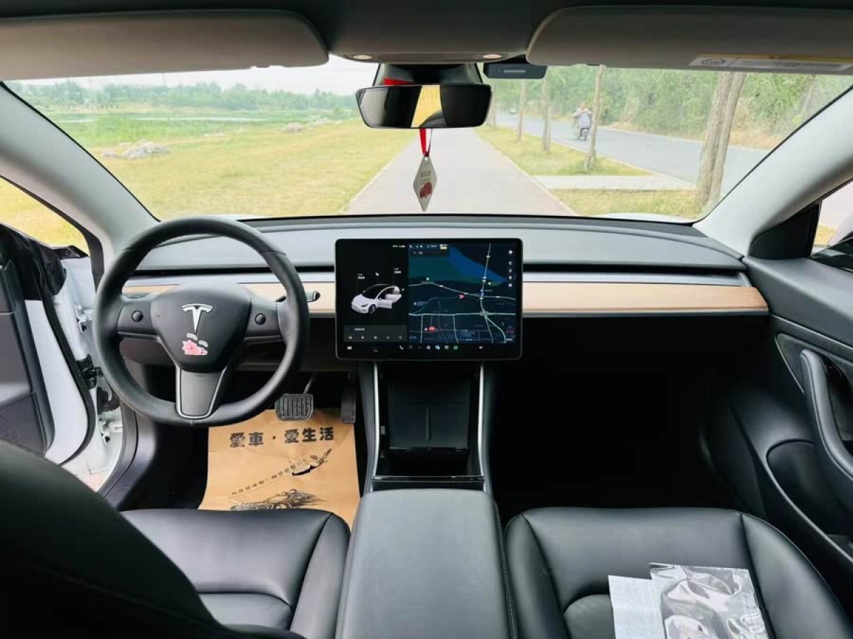 特斯拉 Model 3  2020款 改款 標(biāo)準(zhǔn)續(xù)航后驅(qū)升級版圖片